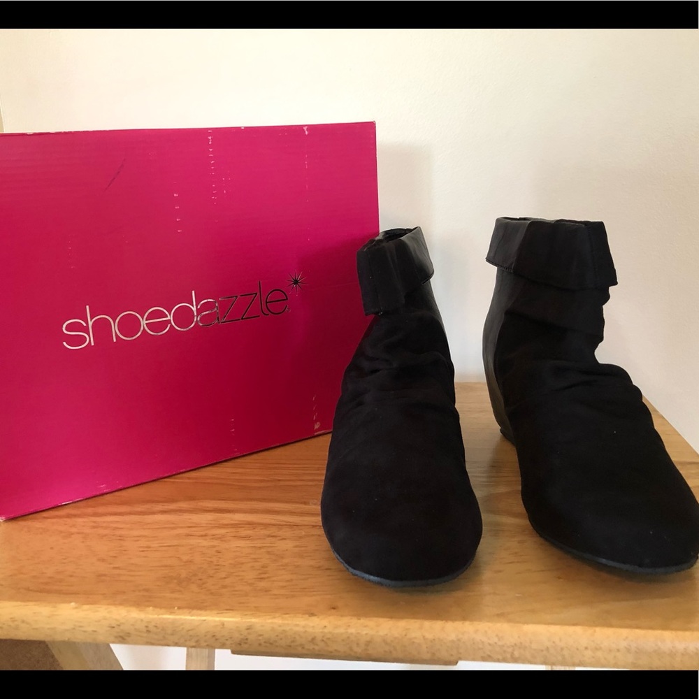 Boots never worn, in original box